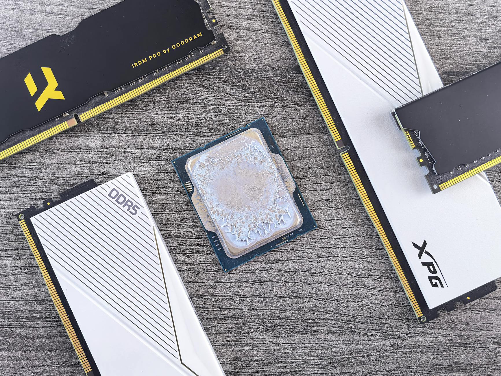 128 GB DDR5 RAM Neden Uçtu: Raflarda Kalan Fatura