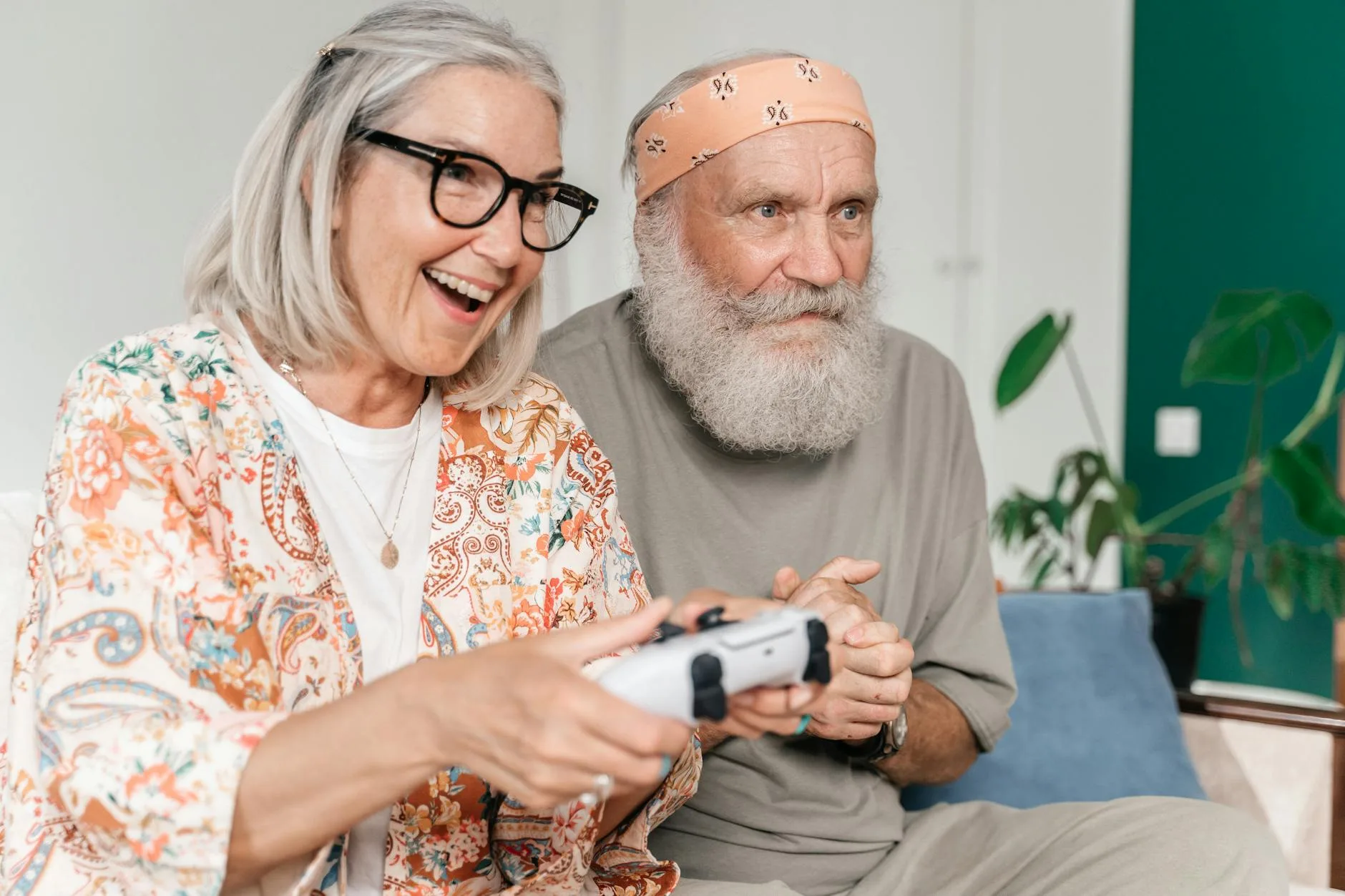 91 Yaşında Oyun Oynayan Kadın: Baskına Rağmen Neden Bırakmadı?