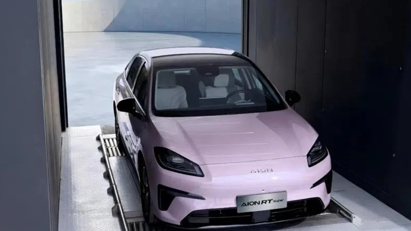 99 Saniyede Batarya Değişimi: Elektrikli Sedanlar Nereye Gidiyor?