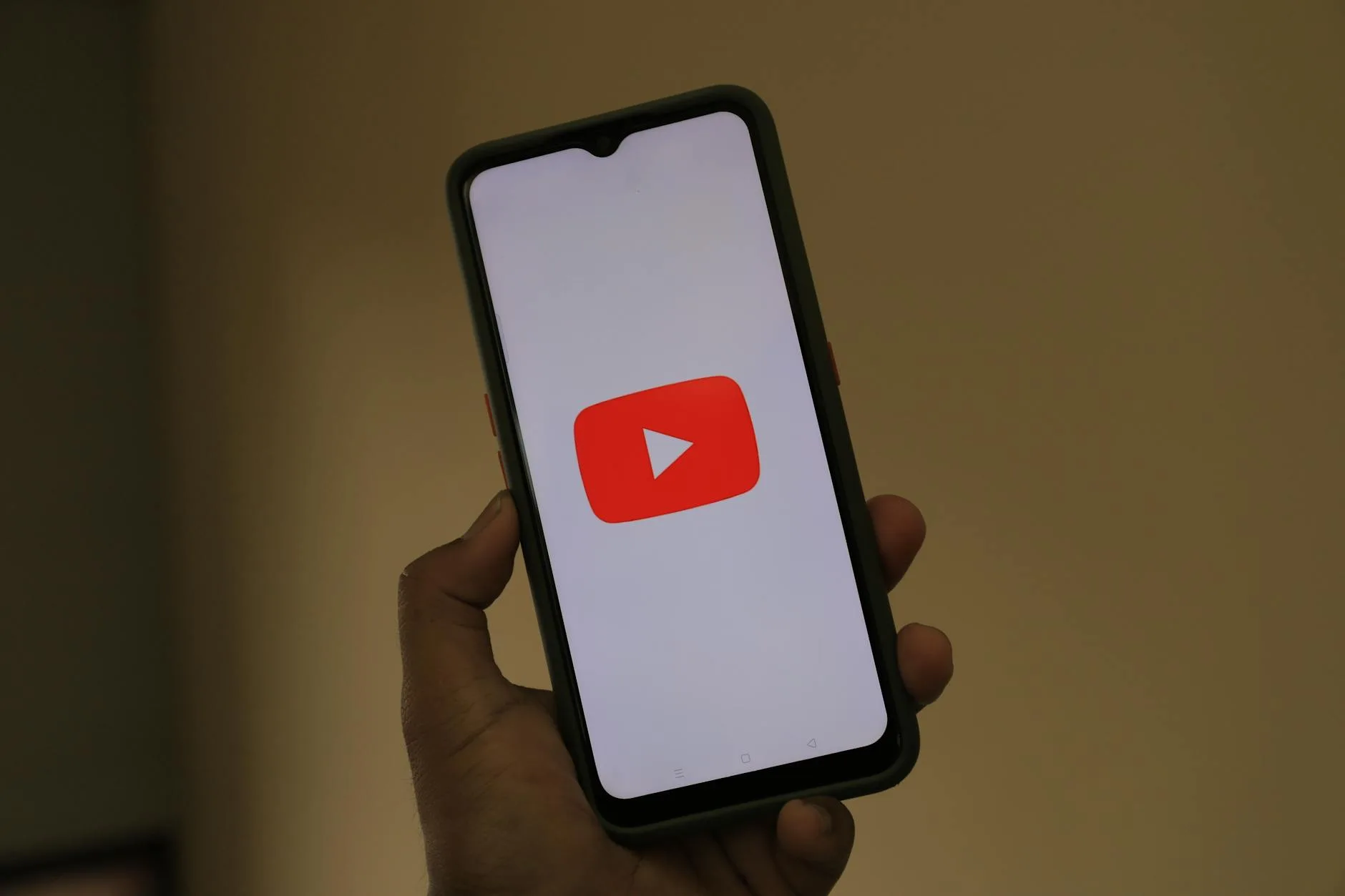YouTube Canlı Yayınlarda Reklam Molası: Vibe Bozulmadan